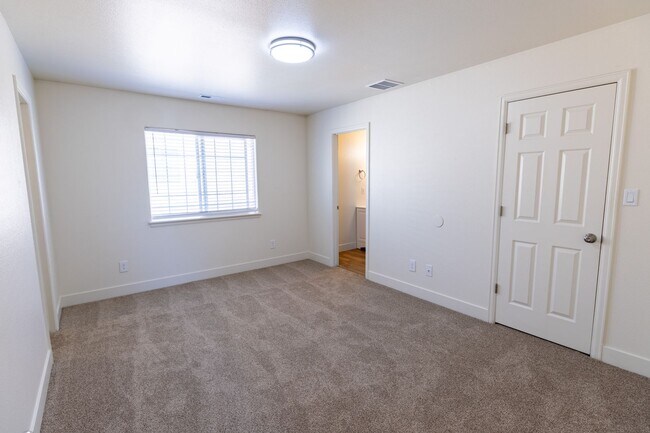 Foto del edificio - 1240 Bunting Ave