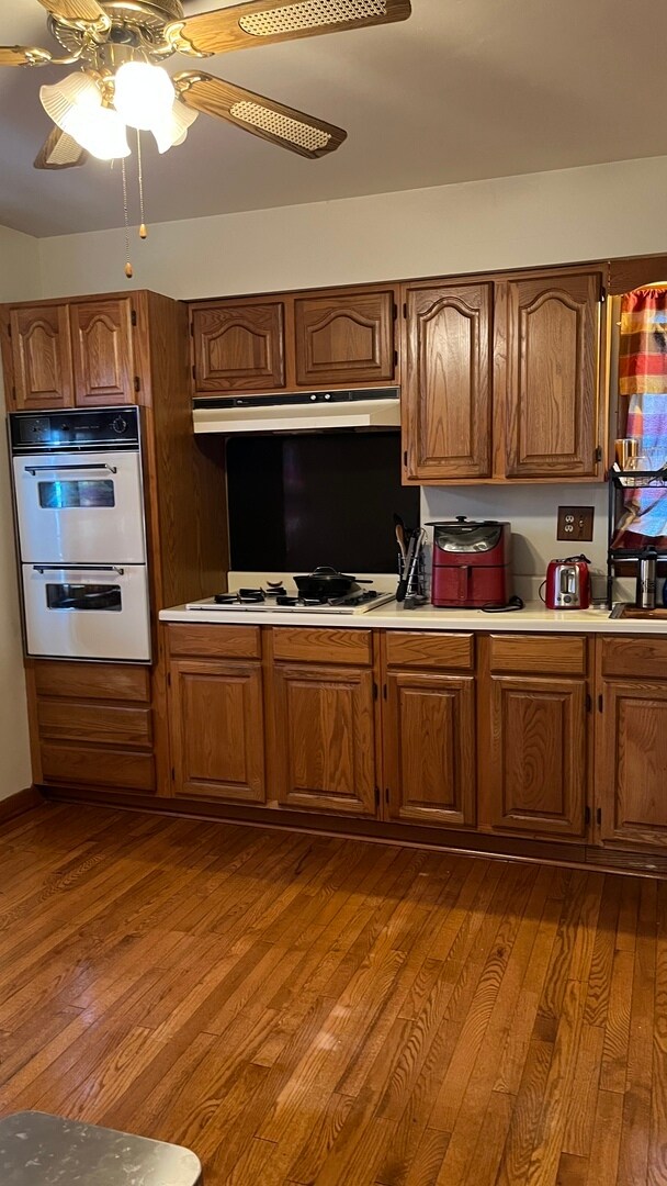 Foto del edificio - 647 N May St