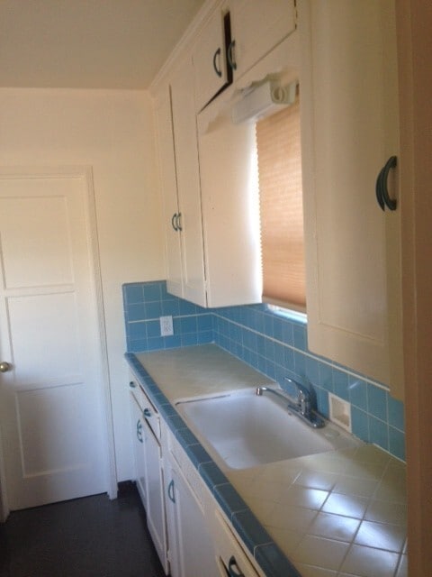 Building Photo - 3 bedrm 2 bath house with yard & garage in OB $3995 a mo 1 year lease