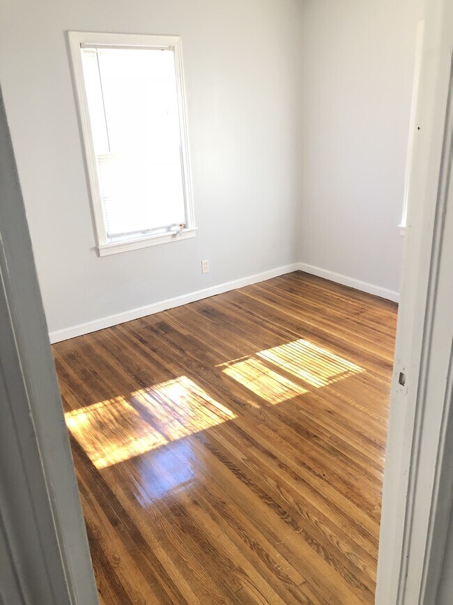 Building Photo - 3 bedroom 1 bath home