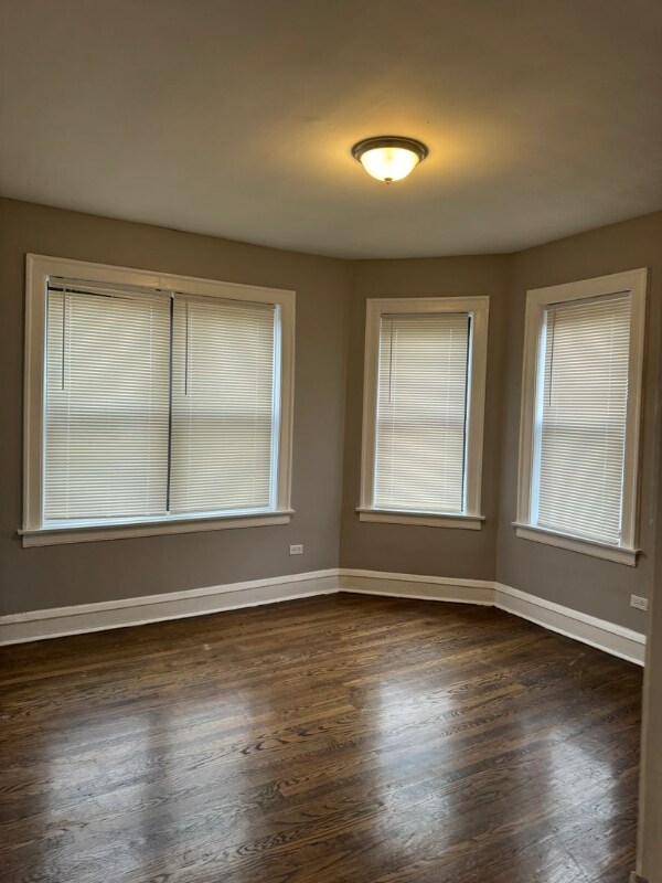 Foto principal - 7646 S Ingleside Ave