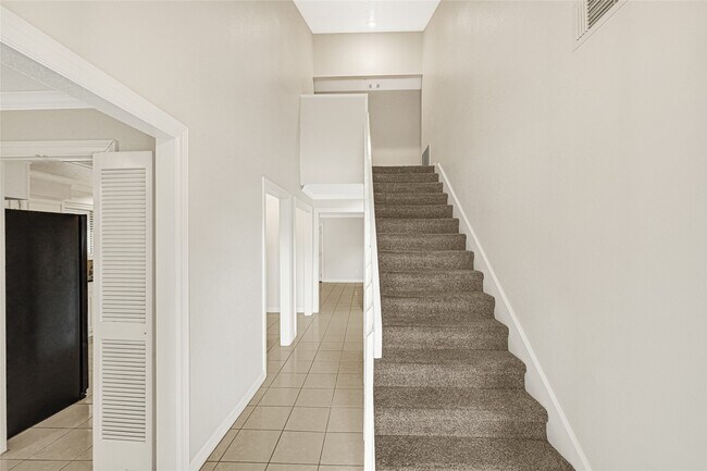 Foto del edificio - 5538 Fairview Forest Dr