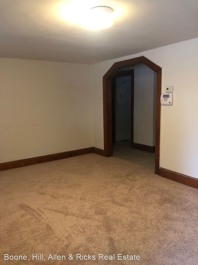 Building Photo - 2 br, 1 bath House - 107 #4 Greenwood Ave.