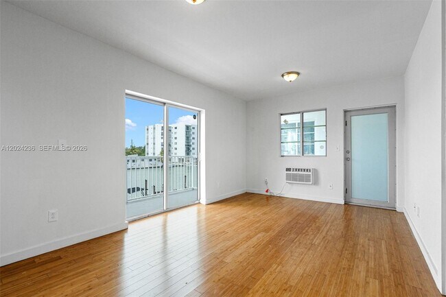 Foto del edificio - 7950 Tatum Waterway Dr