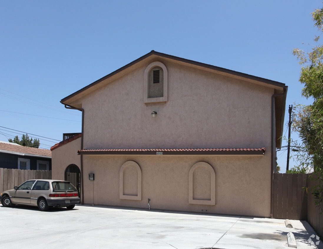 Building Photo - 4669 Wilson Ave