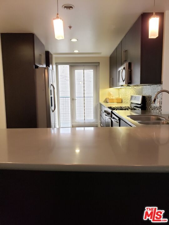 Foto del edificio - 540 S Kenmore Ave
