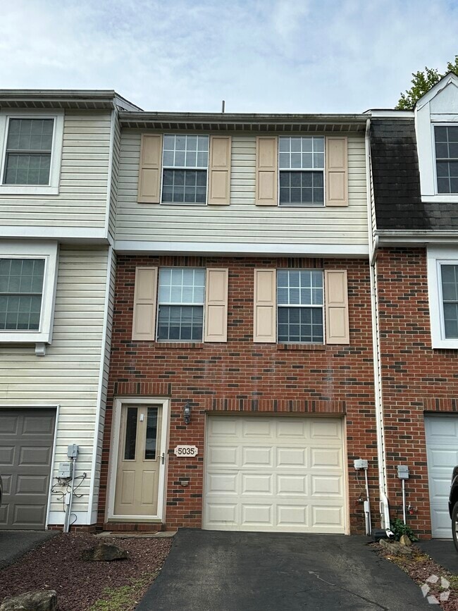 Building Photo - 5035 Hamilton Dr