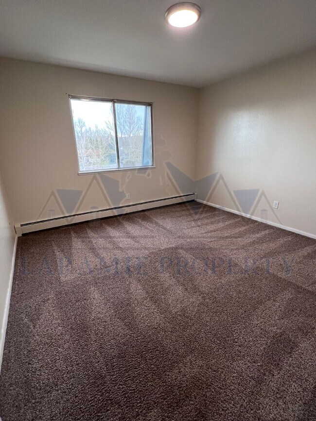 Building Photo - 1 Bedroom Apartment