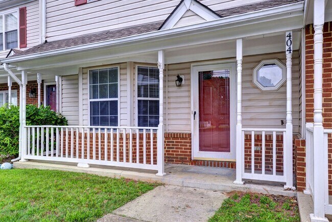 Foto del edificio - Coventry Townhome Move In Ready.