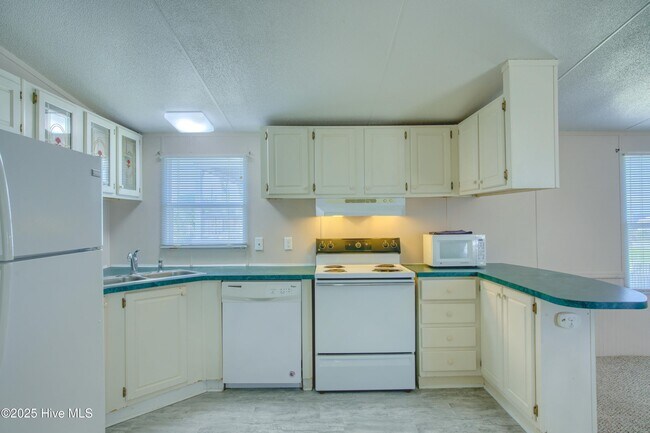 Foto del edificio - 221 Topsail Rd
