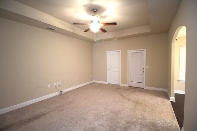 Foto del edificio - 3BR/2BA Ashley Place Home Featuring Sunroom, Generator & Multiple Living Spaces