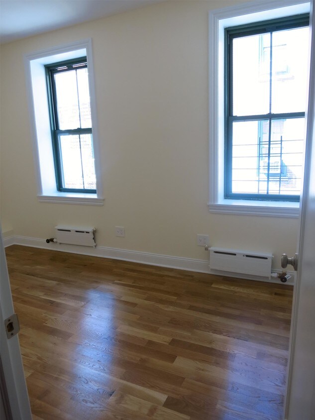 Primary Photo - 503 E 78th St