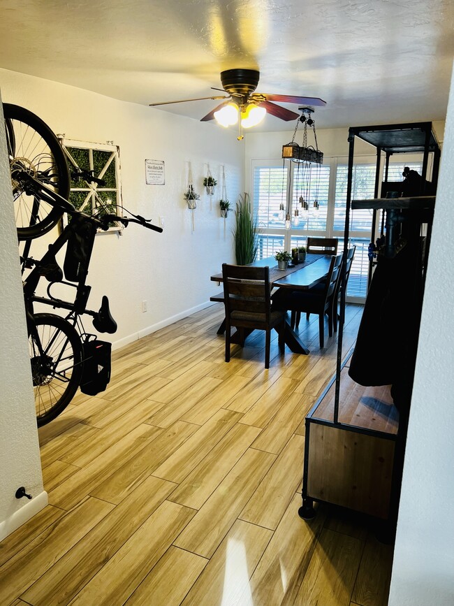 Dining Room - 4201 E Camelback Rd