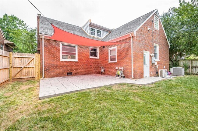 Foto del edificio - 4106 Grove Ave