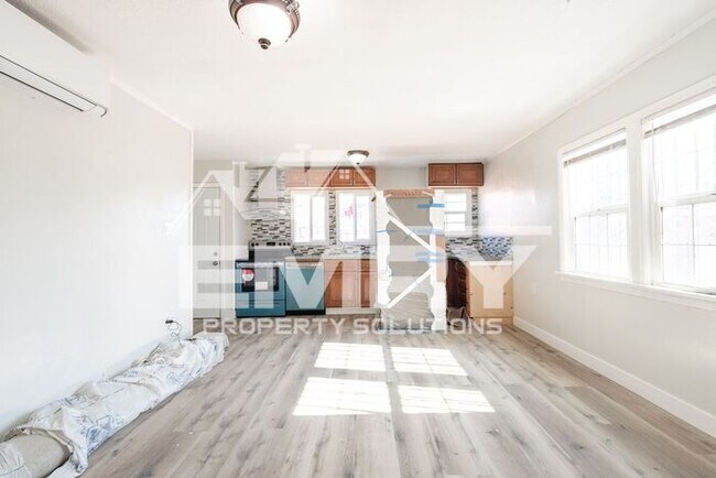 Foto del edificio - MOVE IN READY 2 BEDROOM 1 BATHROOM HOME IN LYNWOOD CA 90262