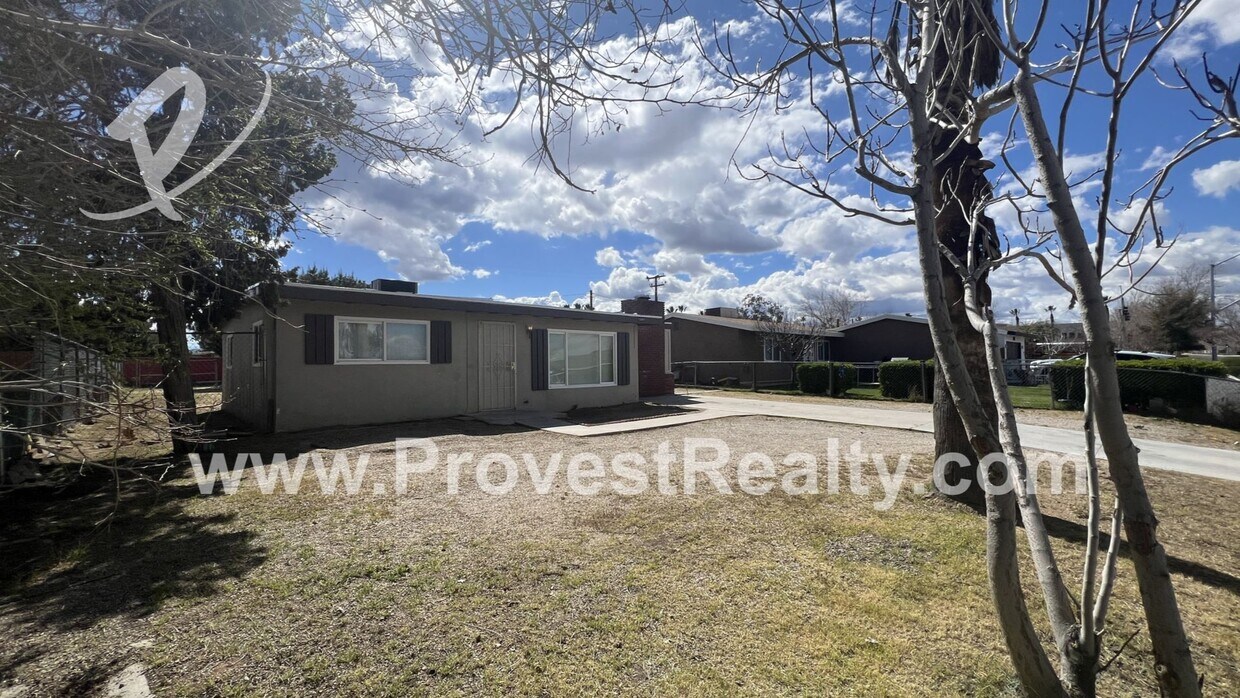 Primary Photo - Cute & Cozy 2 Bedroom 1 Bathroom with Gues...