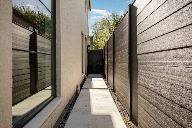 Foto del edificio - 4203 Normandy Ave