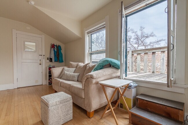 Building Photo - 130 E Gorham St