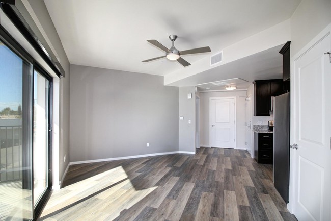 Foto del edificio - 6601 Folsom Blvd