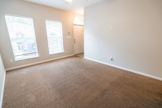 Foto del edificio - 3/3 Townhome on NW Side