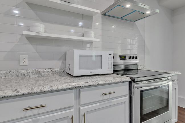 Kitchen - 8008 Louis Dr