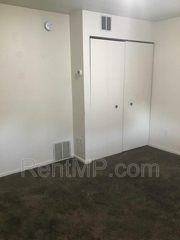 Foto del edificio - 1019 E Broadway St