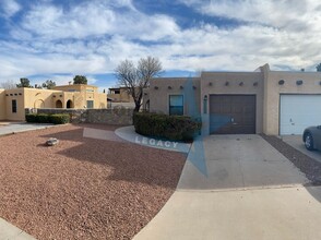 Building Photo - 2020 Camelot Dr