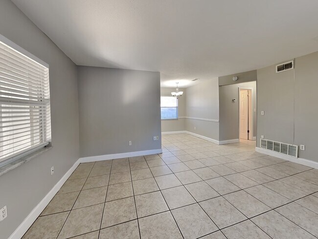 Foto del edificio - 2605 E Pine St