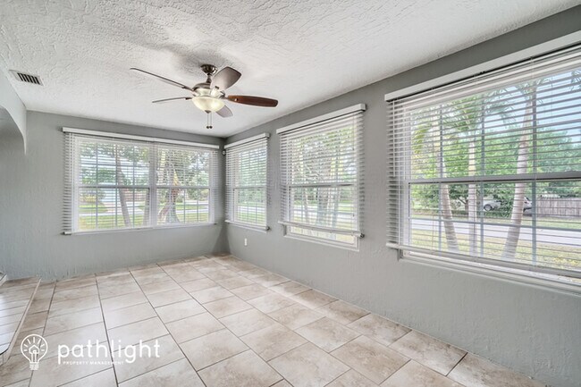 Building Photo - 5143 8Th Avenue N, St. Petersburg, FL, 33710