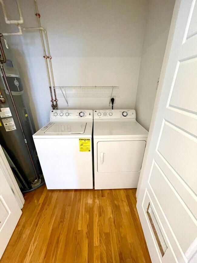 Building Photo - Allston 3bed / 3bath available now