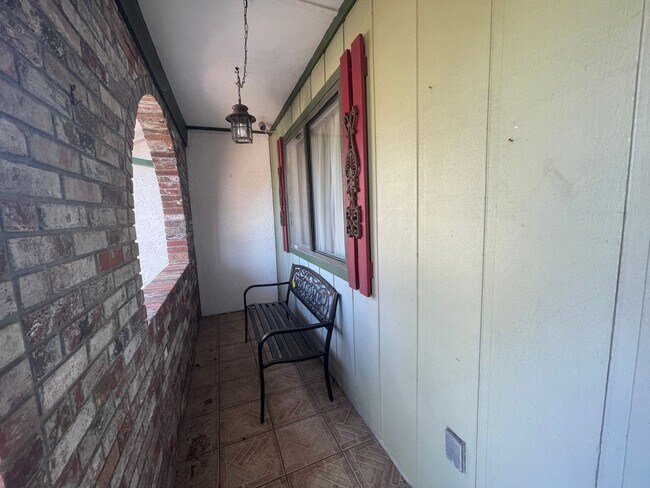 Foto del edificio - For Lease - Fully Furnished 2 BR | 1.5 BA ...