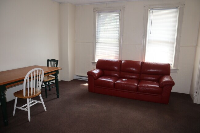 Building Photo - 416 Cherry Ave