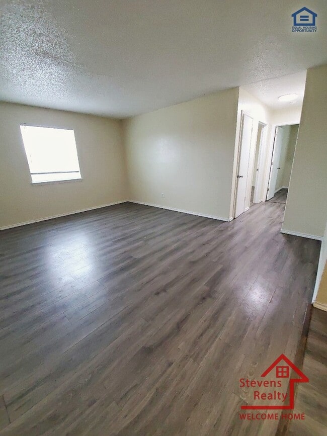 Building Photo - 2111 NW Lindy Ave