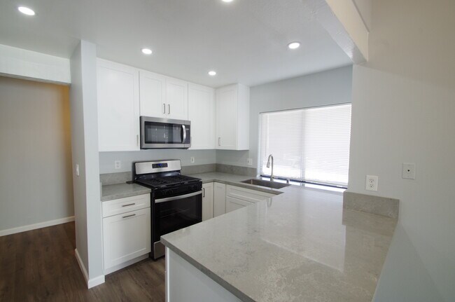 Foto del edificio - 6255 Canoga Ave