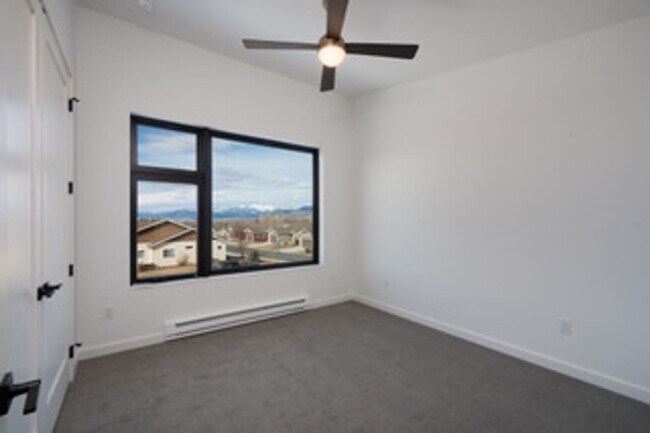 Building Photo - Luxury Condo