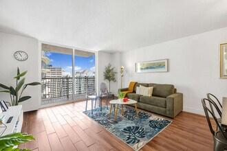 Building Photo - 1200 Brickell Bay Dr