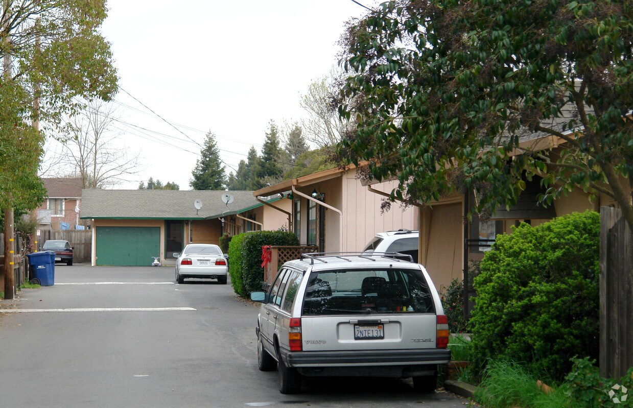 Primary Photo - 1437-1471 Rose Ave