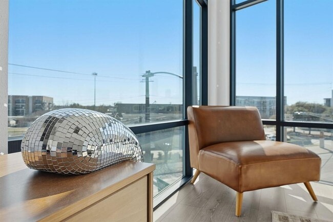 Building Photo - 2220 Webberville Rd