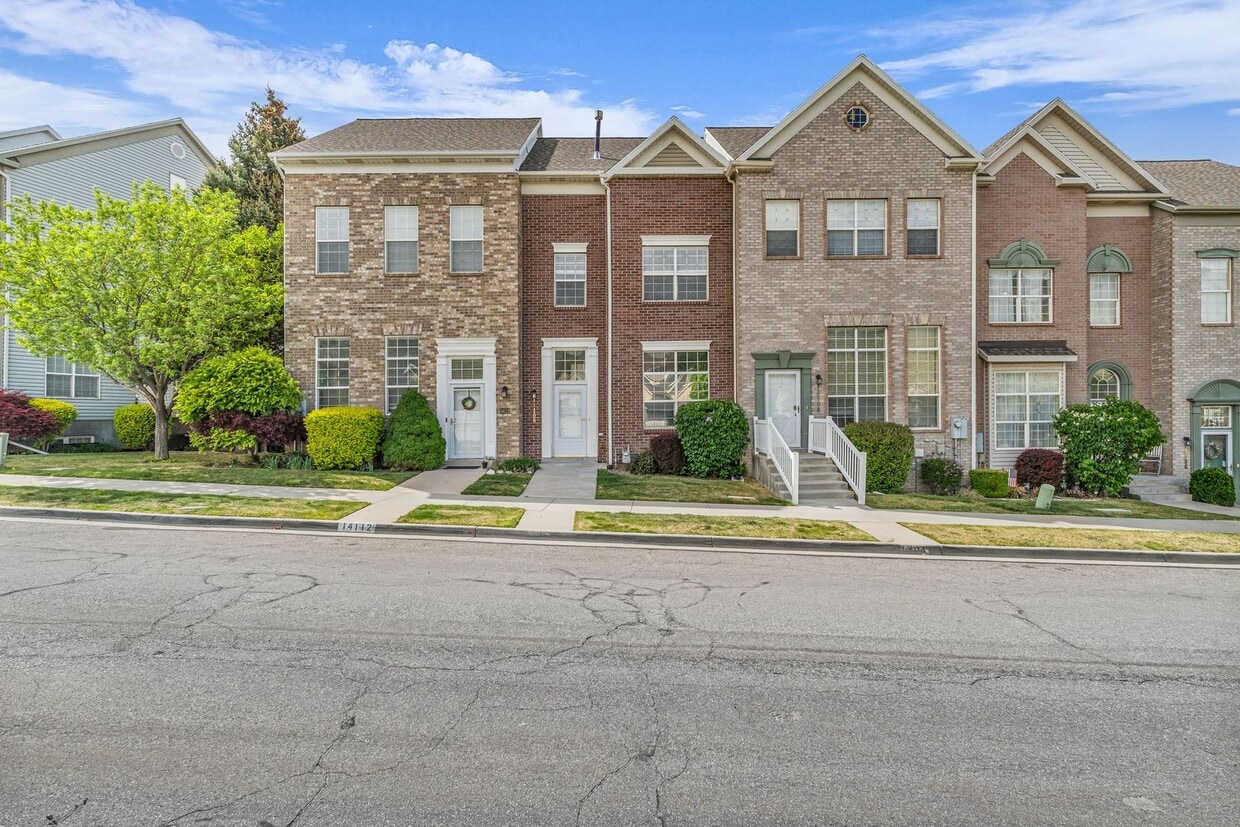 3 Bed Draper Townhome with Views | $200 Off First 3 Months - 3 Bed Draper Townhome with Views