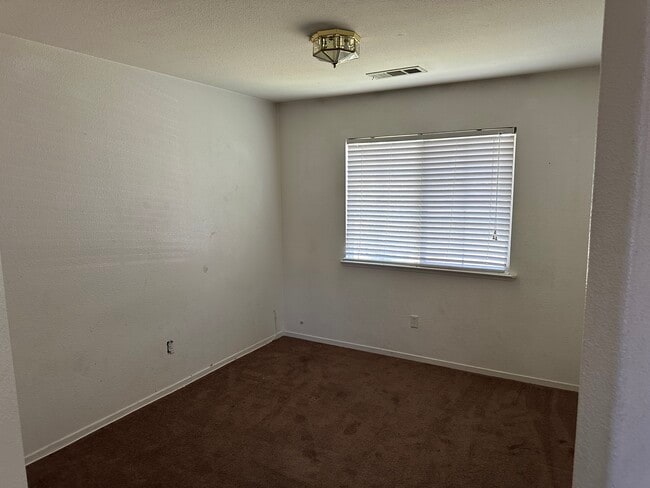 Building Photo - 953 Himalaya Ln