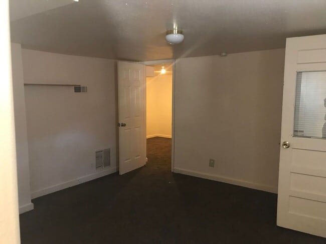 Building Photo - 630 E Boulder St