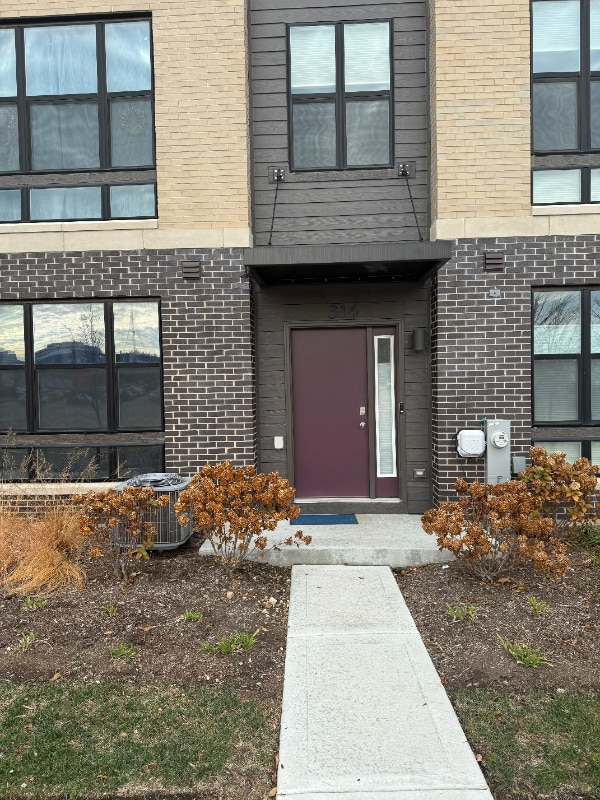 Photo - 314 Summit Cir (Lombard, IL)