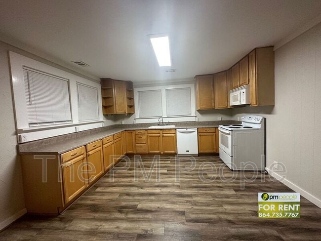 Foto del edificio - 716 Turner Hill Rd