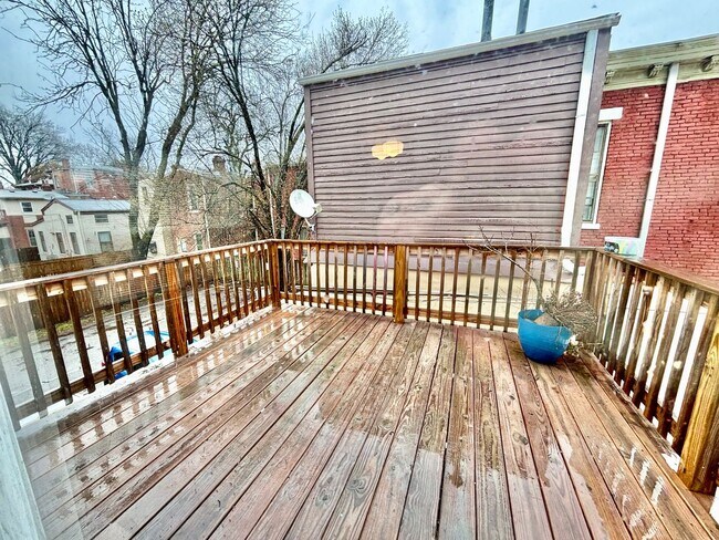 Foto del edificio - 119 E Oak St