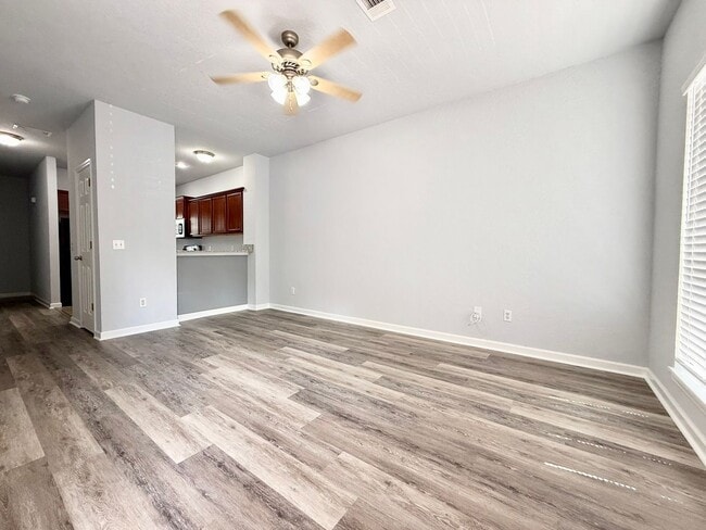 Building Photo - ***611 B Grove***