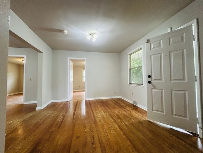 Foto del edificio - 4861 Eastern Ln