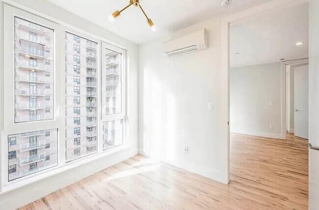 Foto del edificio - 2 bedroom in BRONX NY 10467