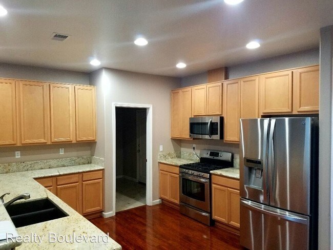 Building Photo - 4 br, 2 bath House - 10800 Dancing Aspen