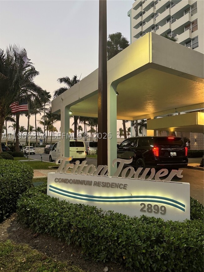Building Photo - 2899 Collins Ave