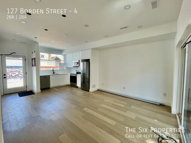 Building Photo - Brand New 2 Bed 1.5 Bath Coach House in Downtown Toronto